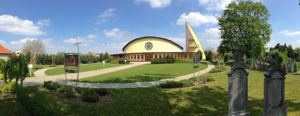 Filiálny kostol Božieho milosrdenstva v Kostolnom Seku - 28.4.2013, 11:53 h, exteriér, južný pohľad