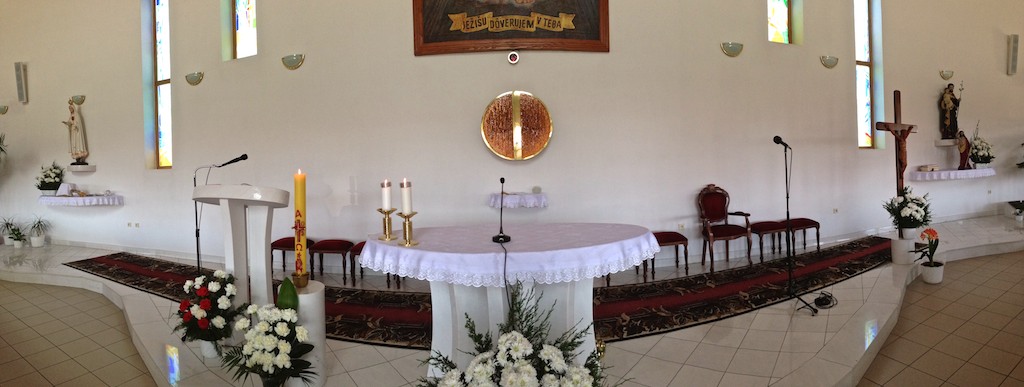 Filiálny kostol Božieho milosrdenstva v Kostolnom Seku - interiér, 14.4.2013, 11:44 h